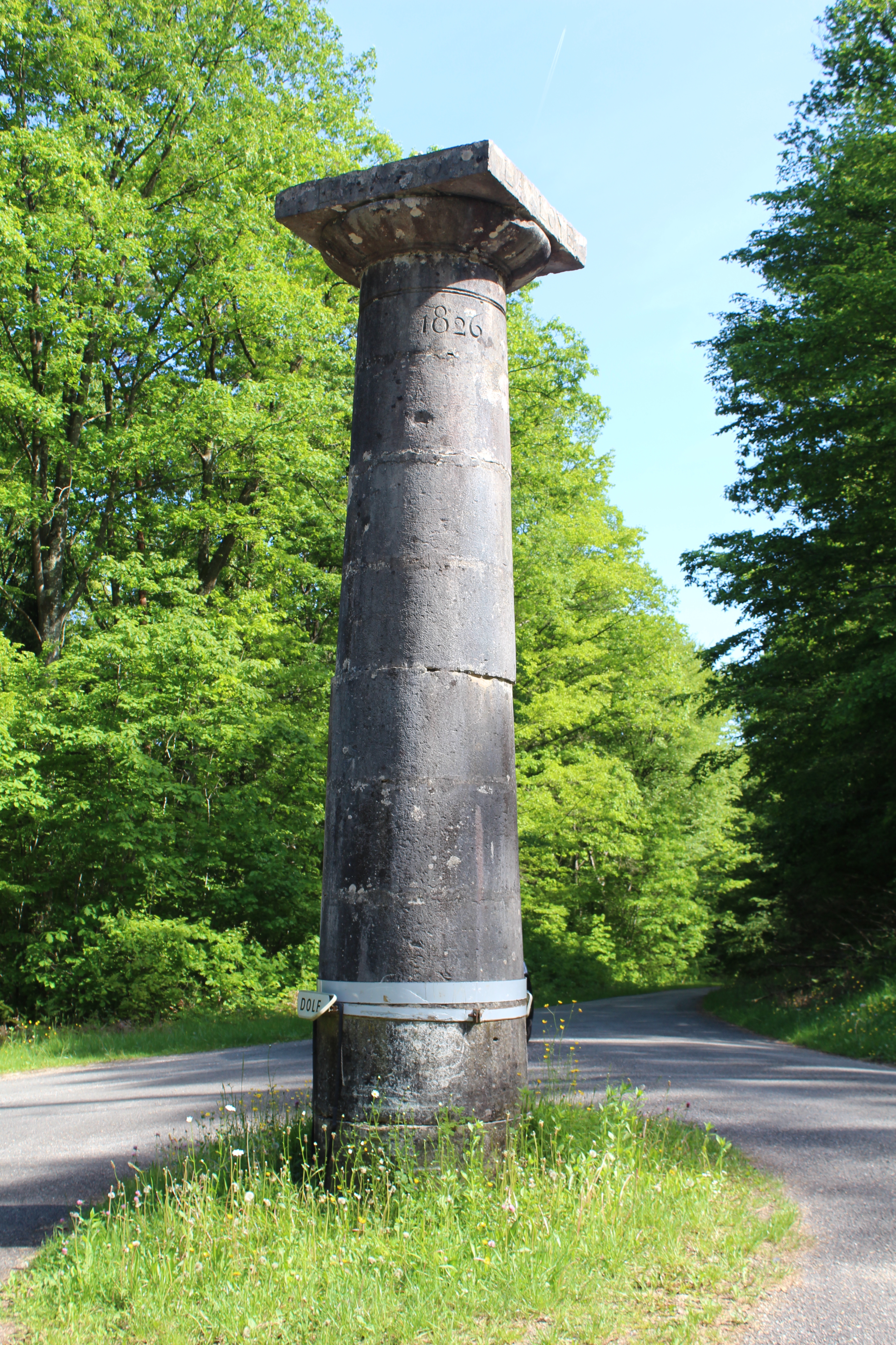 Borne-colonne N°2 de la forêt de Chaux à Augerans